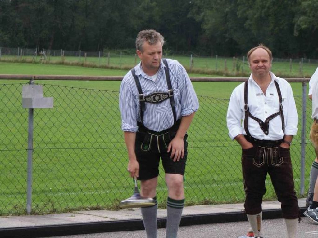 Dirndl &amp; Lederhosenturnier